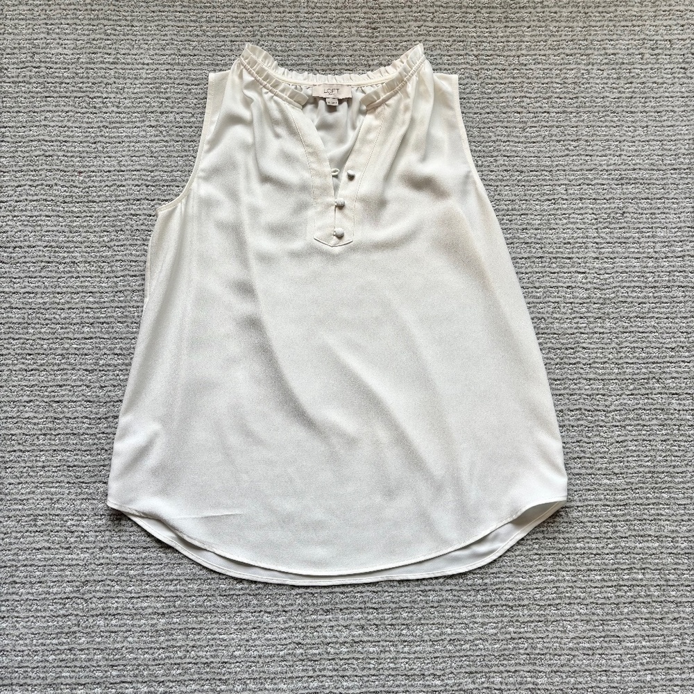 LOFT Outlet sleeveless cream blouse, size XS